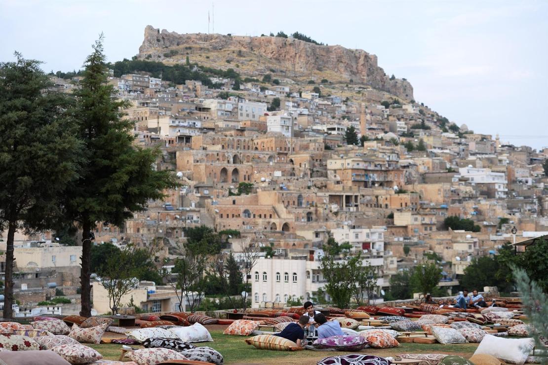 Mardin'in taş evlerinde yıldızlı 'dam palas' keyfi