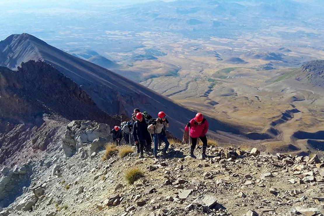 Erciyes'te zirve tırmanışları başlıyor... Tam 9 saat sonunda...