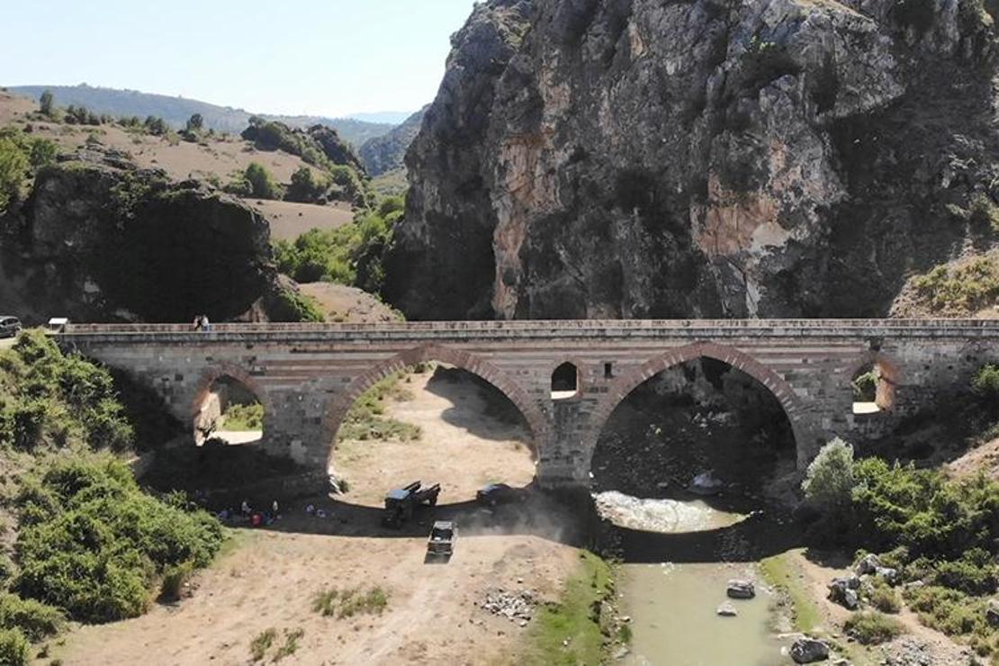 Kemerinde 'mescit' bulunan 7 asırlık köprü 