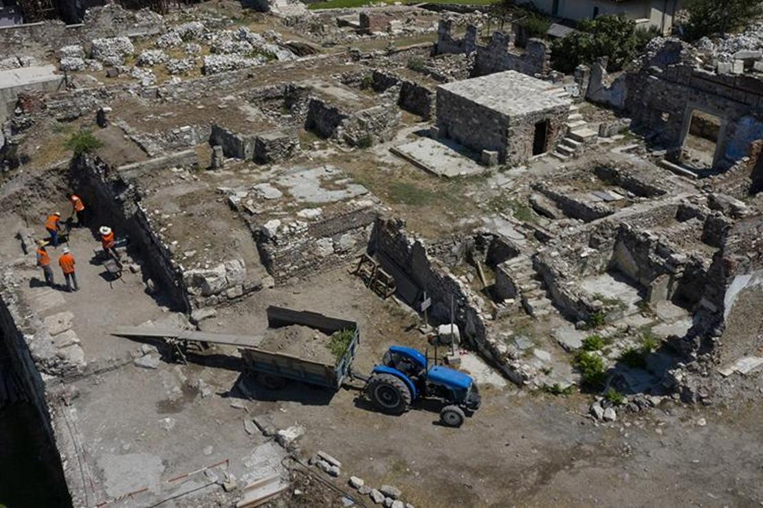 İzmir'de Antik Çağ'dan kalma "gymnasium" kalıntılarına ulaşıldı 