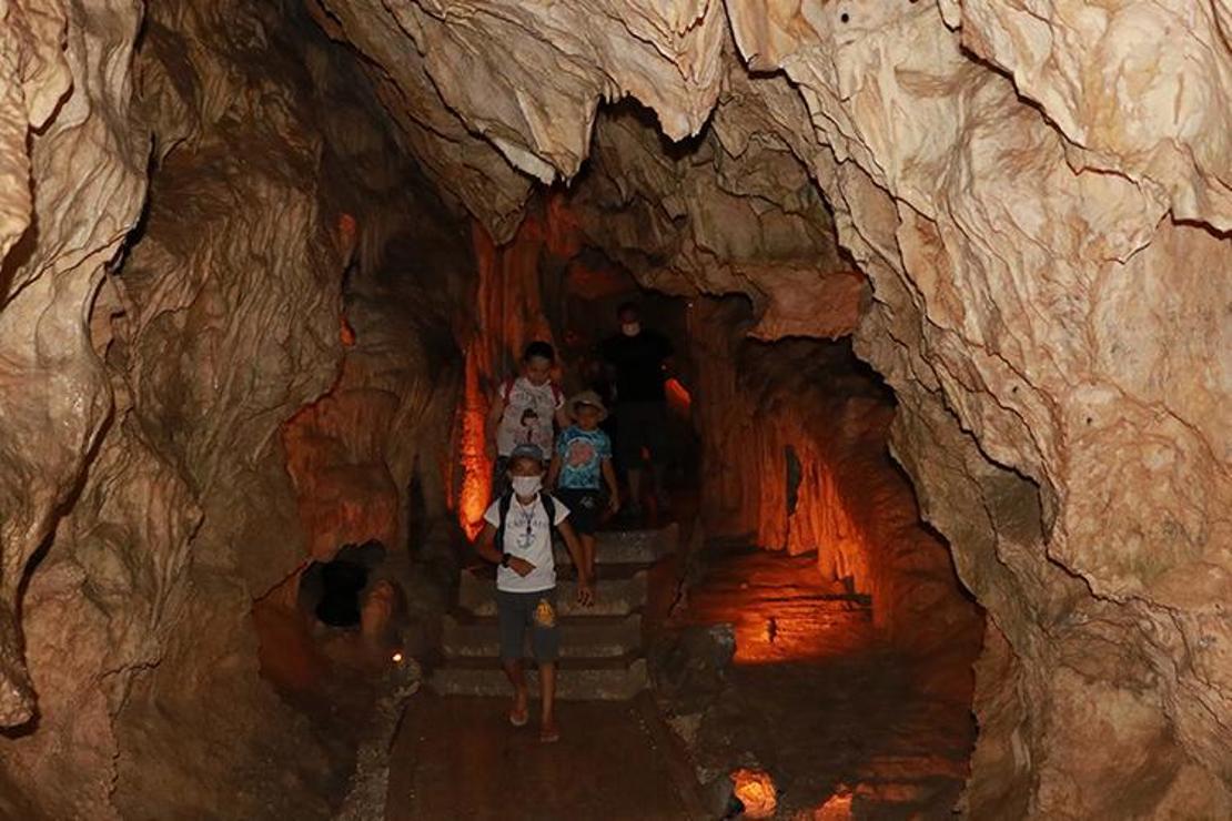 İnsuyu Mağarası'na ziyaretçiler akın ediyor