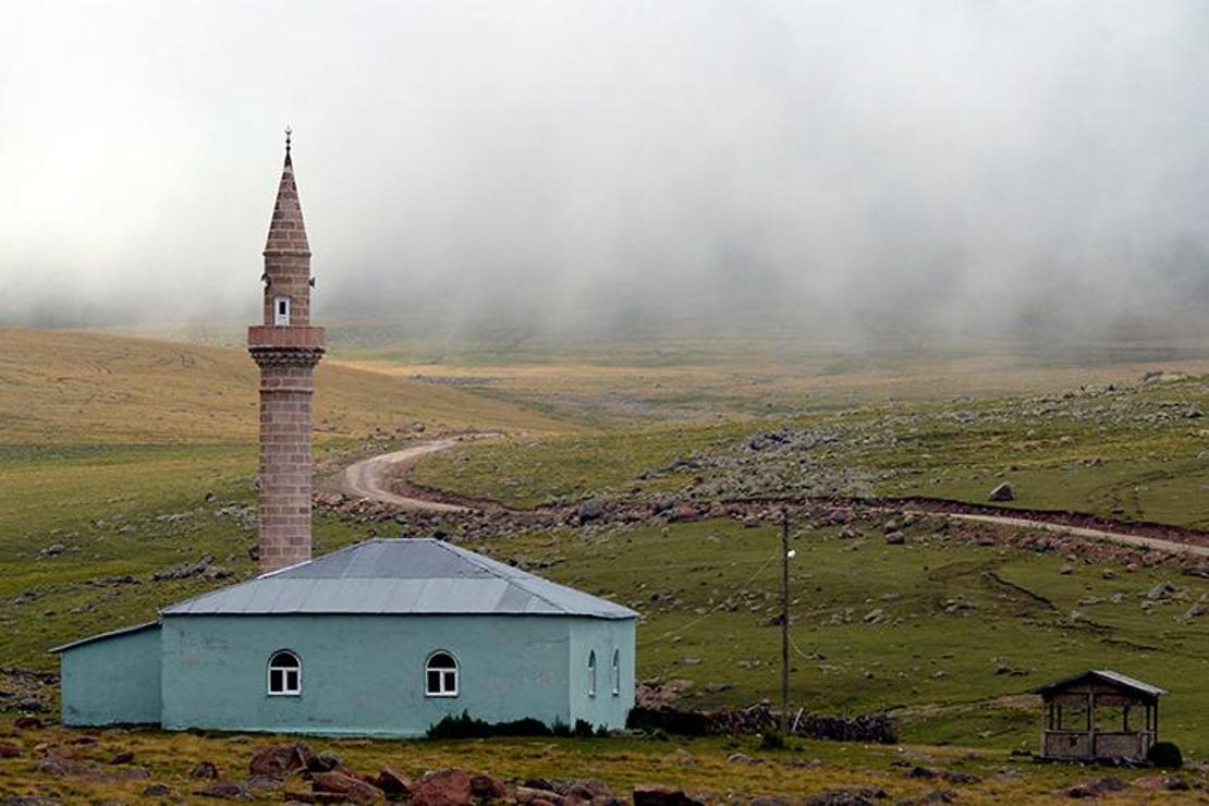 Bilbilan yaylasında sisle gelen masalsı güzellik 