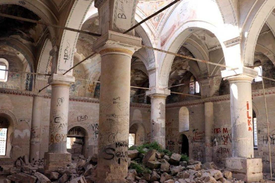 Definecilerin tahrip ettiği tarihi kilise restore edilecek