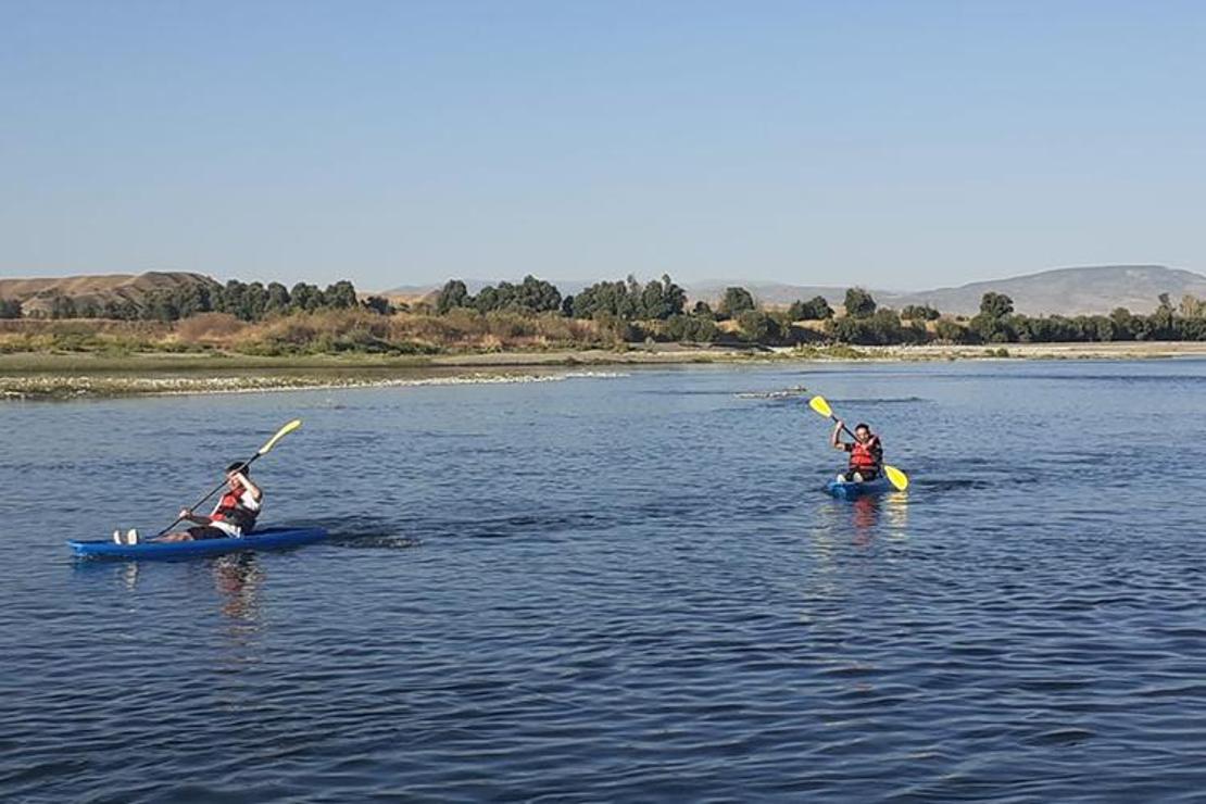 Bingöl Murat Nehrinde gençlerin kano keyfi 