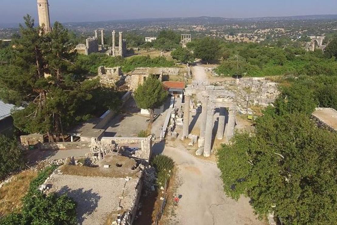 Kazıda ortaya çıkan Roma yolu ve mezarları gezginleri bekliyor