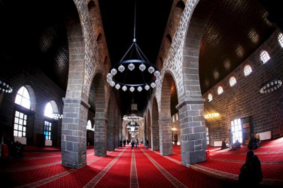 Diyarbakır Ulu Camii Nerede? Diyarbakır Ulu Camisi Tarihi, Özellikleri, Hikayesi Ve Mimarı Hakkında Bilgi