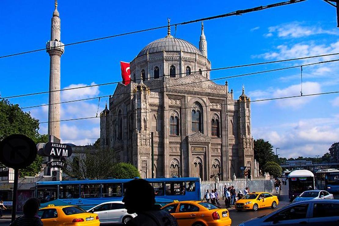 Pertevniyal Valide Sultan Camii Nerede? Pertevniyal Valide Sultan Camisi Tarihi, Özellikleri, Hikayesi Ve Mimarı Hakkında Bilgi