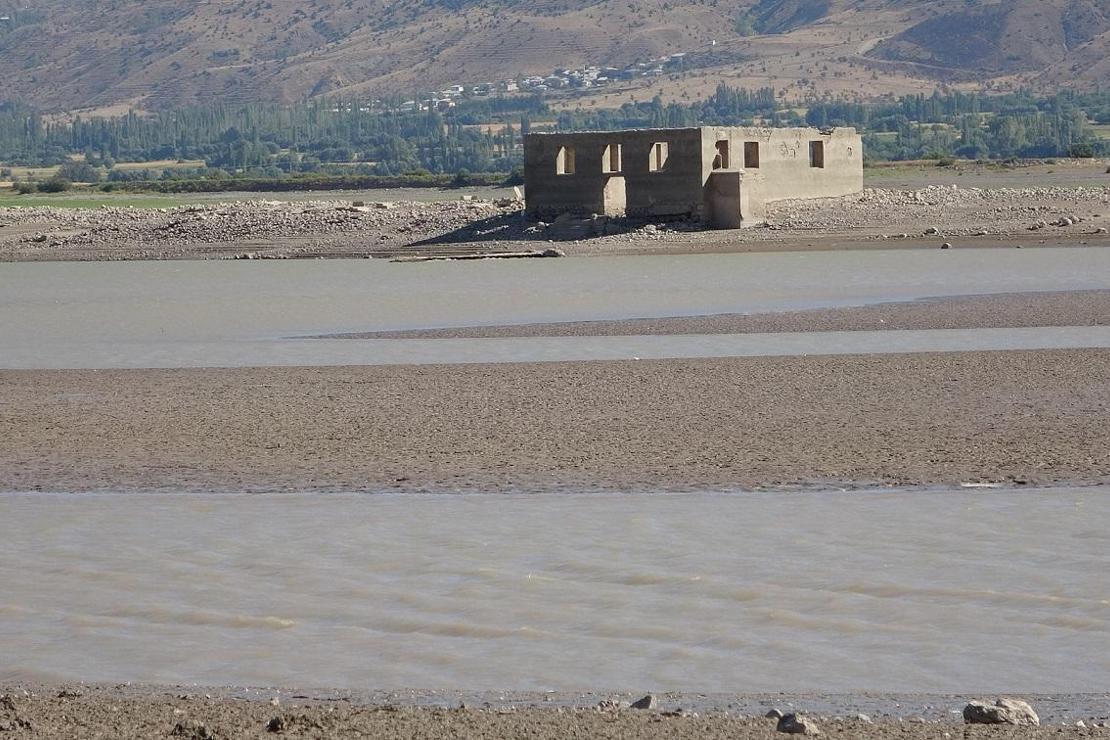  Sular altında kalmıştı, yeniden ortaya çıktı