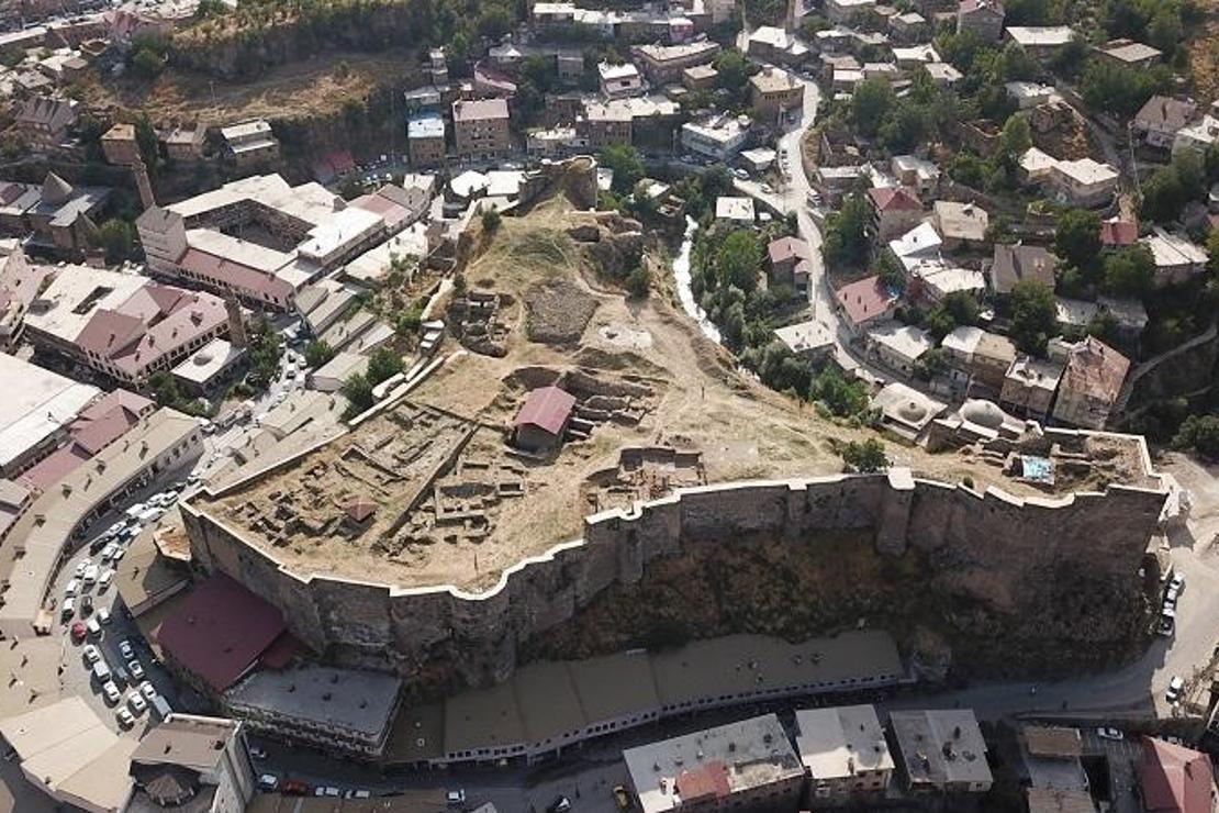 Bitlis Kalesi'ndeki kazılarda Bizans ve Selçuklu dönemlerine ait sikkeler bulundu