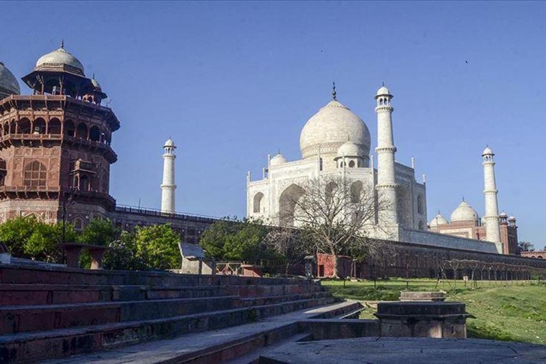 Hindistan'da Tac Mahal, altı ay aradan sonra ziyarete açıldı