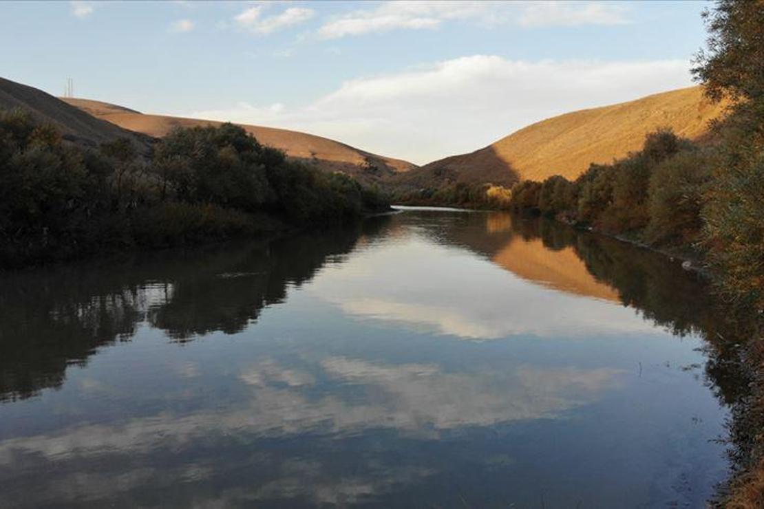 Murat Nehri çevresi sonbaharda görsel şölen sunuyor