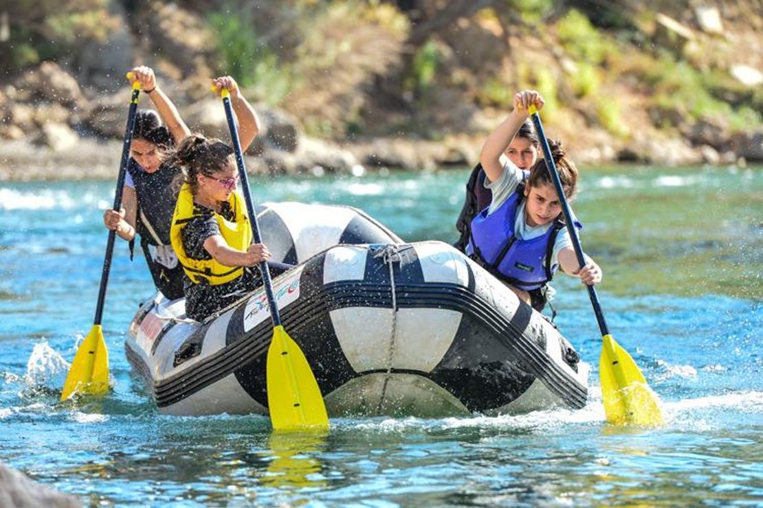 'Raftingin kardelenleri' şampiyonluk için Munzur Çayı'nın hırçın sularında kürek çekiyor