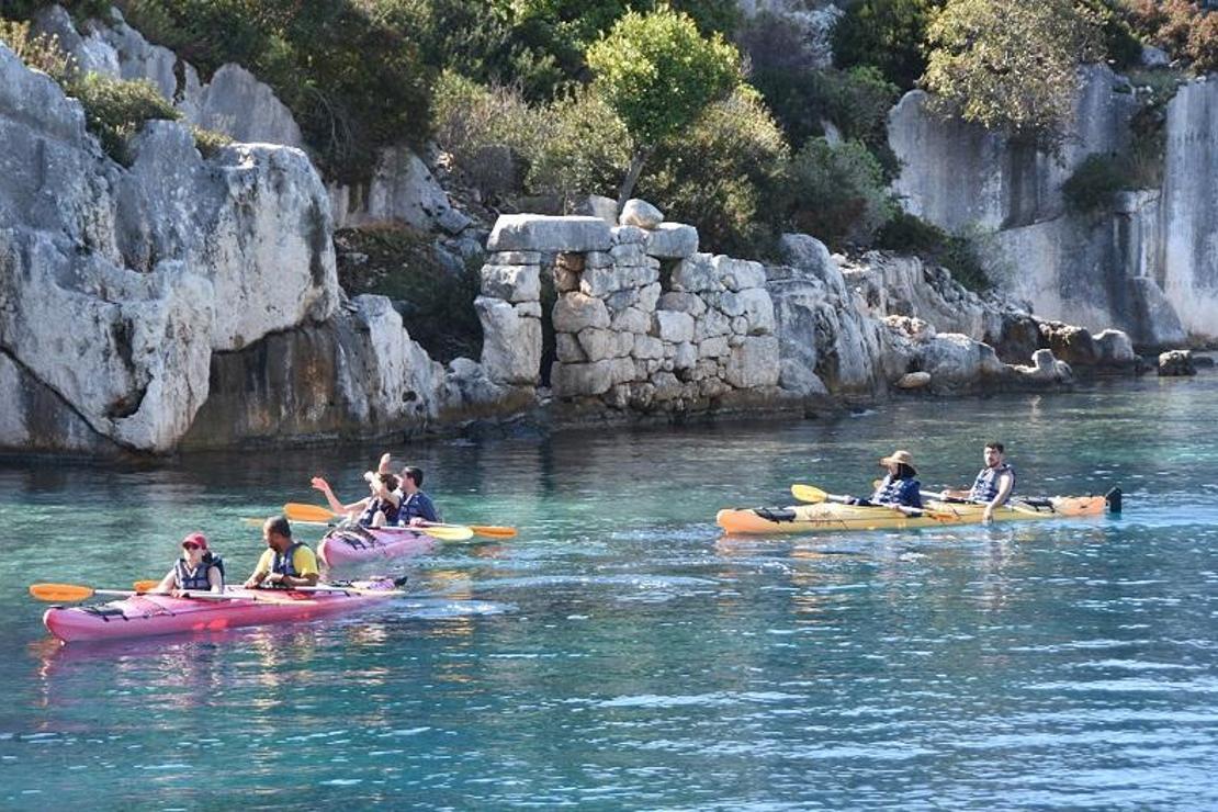 Kekova'da turistler yazdan kalma bir gün yaşadı  