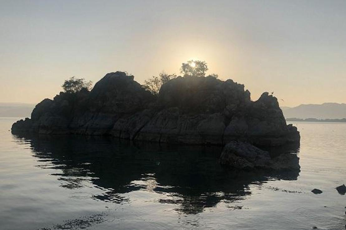 Eğirdir'de sular çekildi, fosil adacıklar oluştu