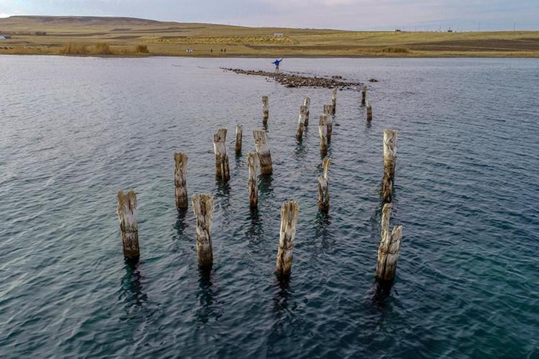 Van Gölü çekilince Osmanlı dönemine ait iskele kalıntısı ortaya çıktı