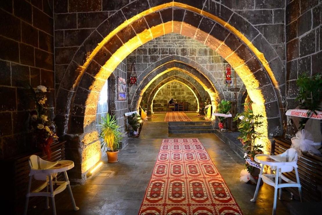 Bitlis'te 5 asırlık han ziyaretçilerini zamanda yolculuğa çıkarıyor