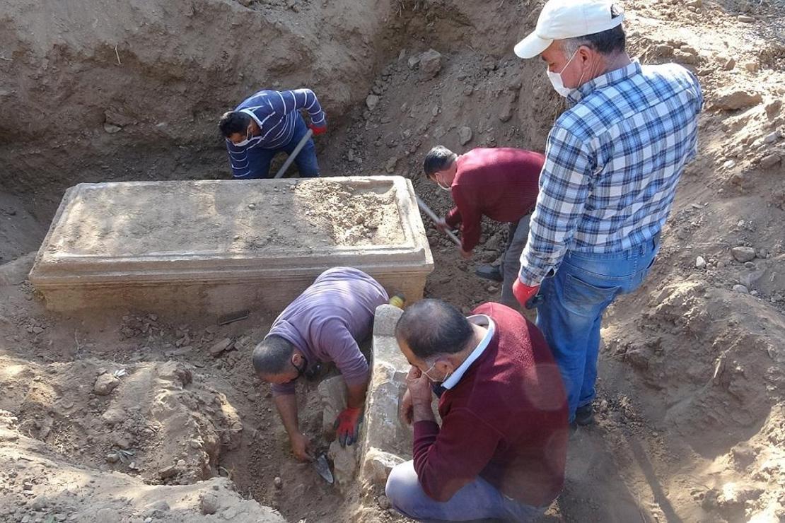 Aydın'da definecilerin kazdığı yerden 2 bin 500 yıllık tarih çıktı