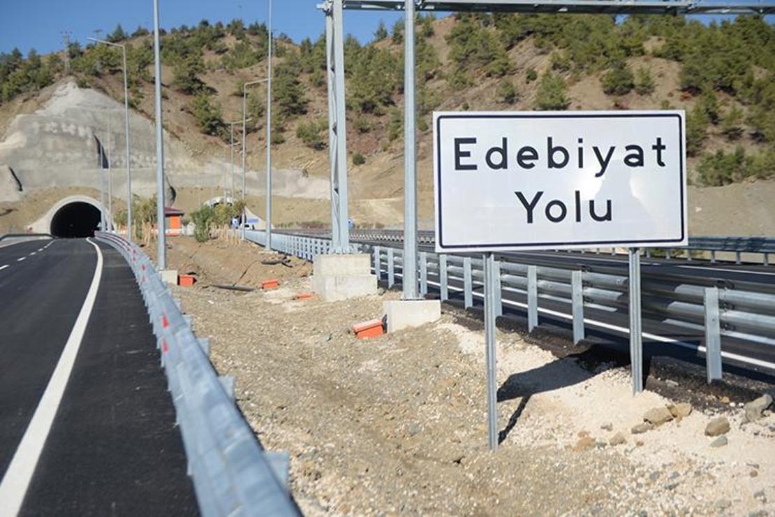 Türk edebiyatçılarının isimleri "Edebiyat Yolu"nda yaşatılıyor