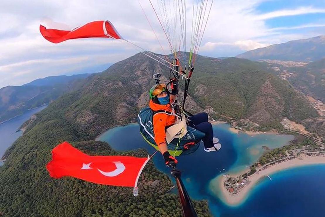 Afyonkarahisarlı yamaç paraşütçüsü Atatürk için uçtu