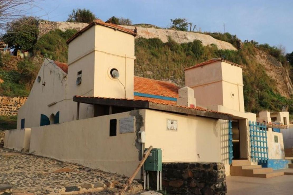 Tarihi köle adasının tek camisi: Goree Camisi