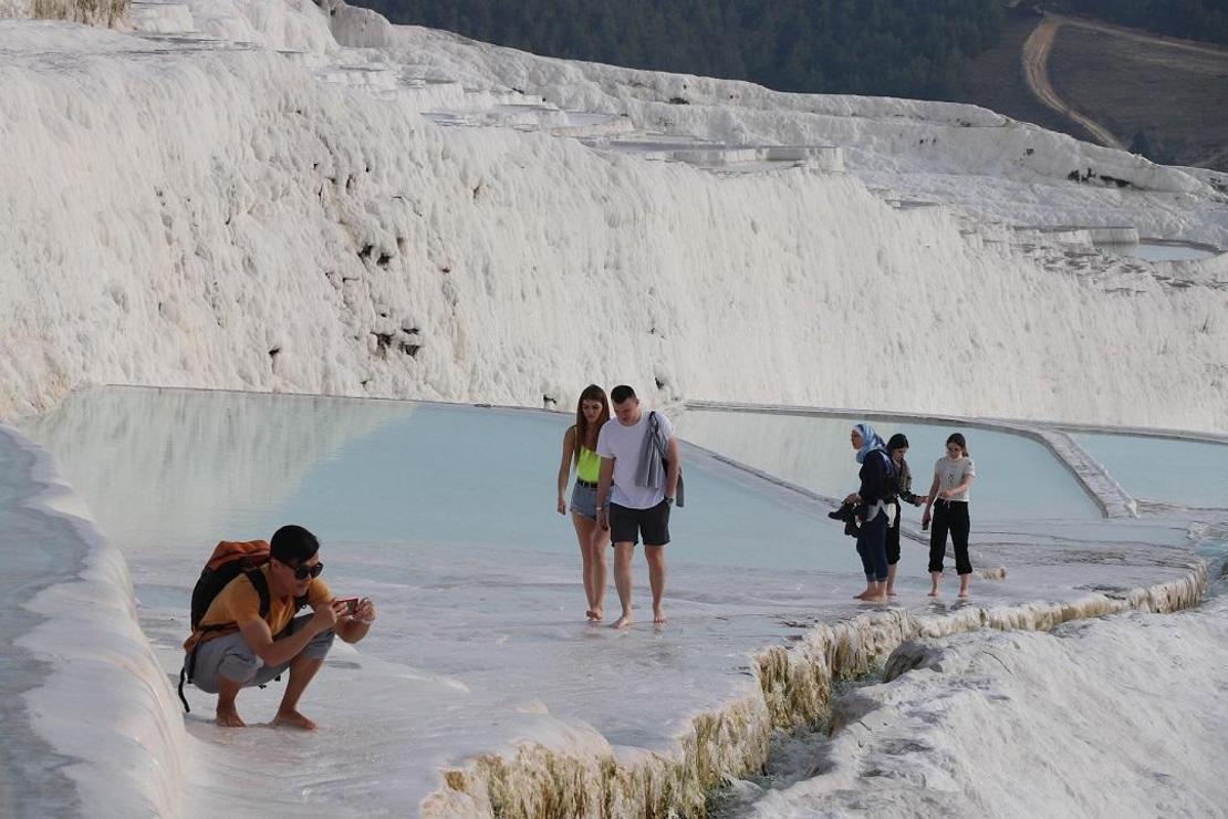 Yerli ve yabancı turistlerin hafta sonu adresi: Pamukkale
