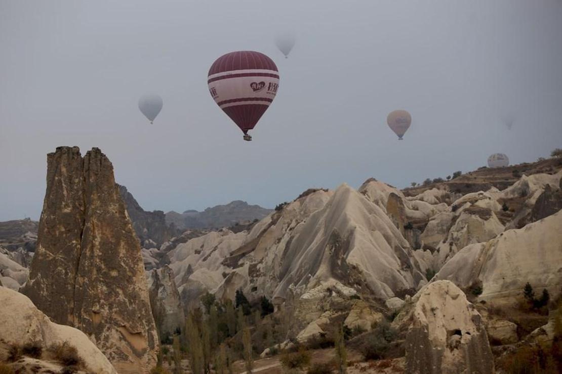 Kapadokya'da balonlar 'sis denizi'nde uçtu