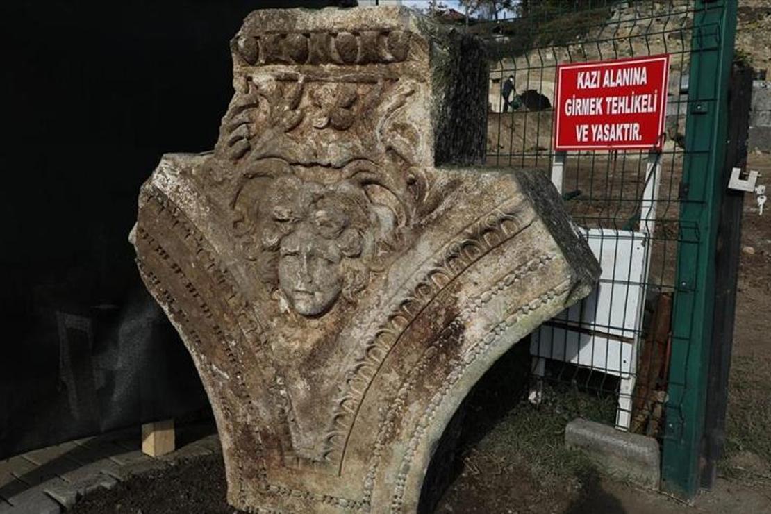 Düzce'deki antik kentte medusa başı bulundu