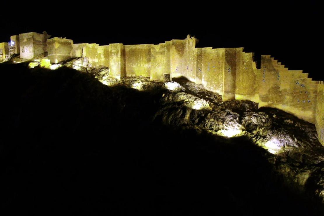 Türkiye'nin en büyük üçüncü kalesi akşamları görsel şölen sunuyor