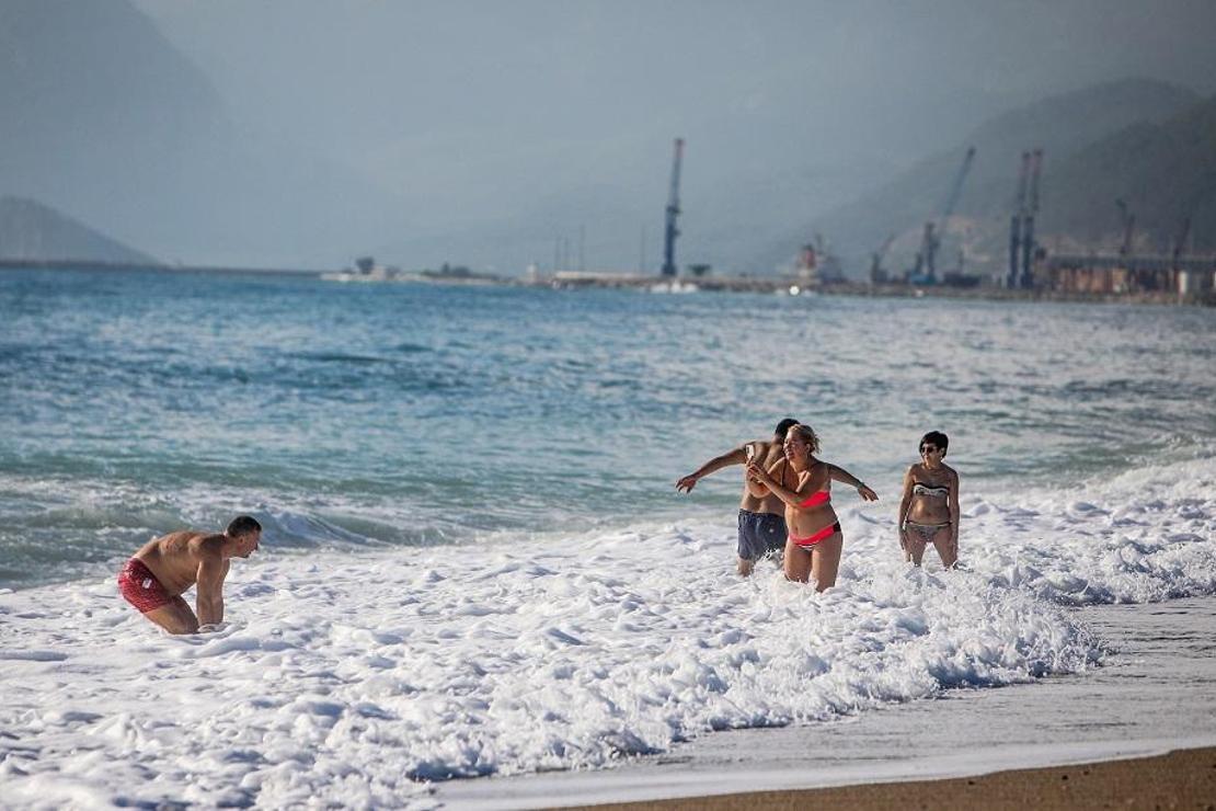 Antalya'da aralık ayında deniz keyfi