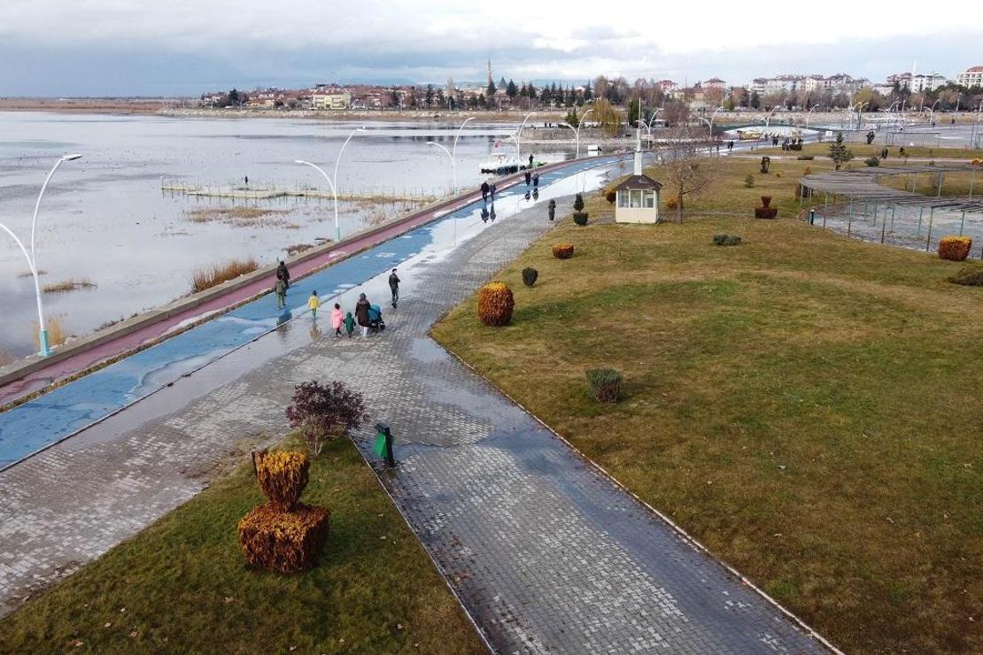 Beyşehir Gölü kıyısındaki parklara hafta içinde de ilgi arttı