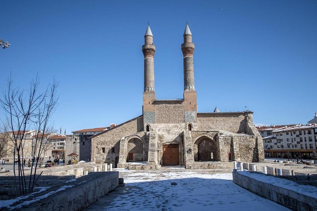 Anadolu'nun en abidevi medreselerinden Sivas Çifte Minareli Medrese