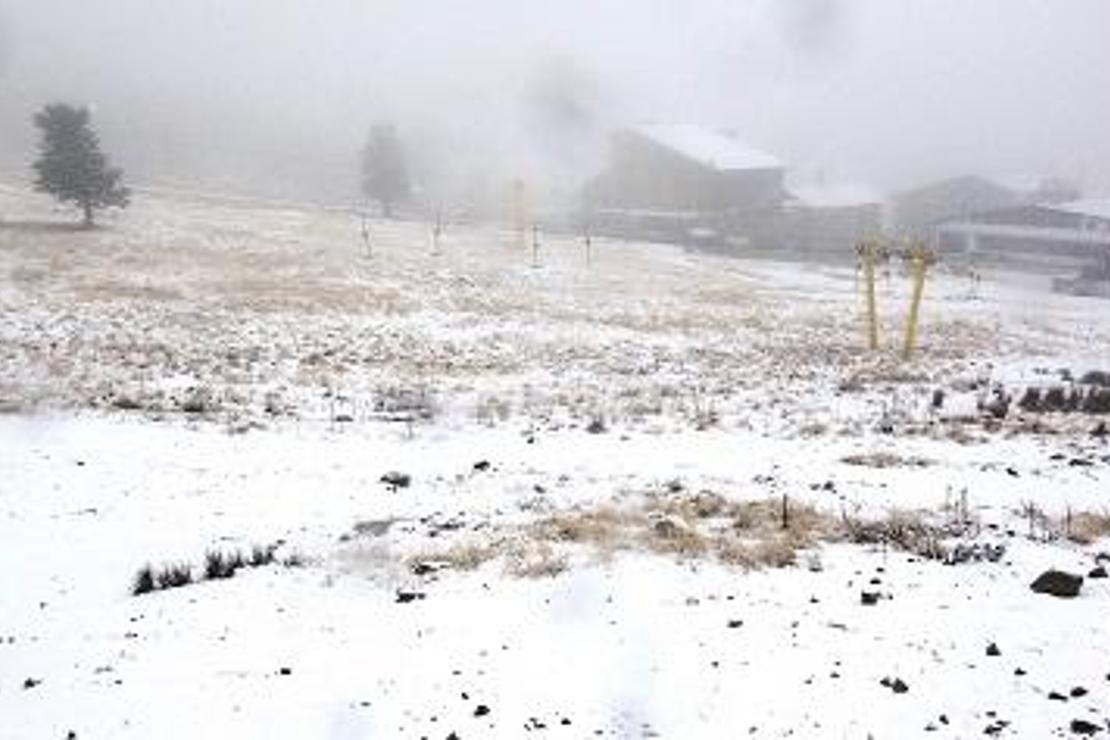 Uludağ'da kar yağışı tatilcileri sevindirdi