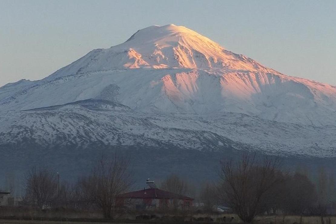 Ağrı Dağı görüntüsü ile hayran bıraktı