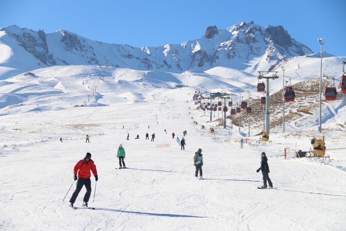 Erciyes Kayak Merkezi'ne yabancı turist ilgisi
