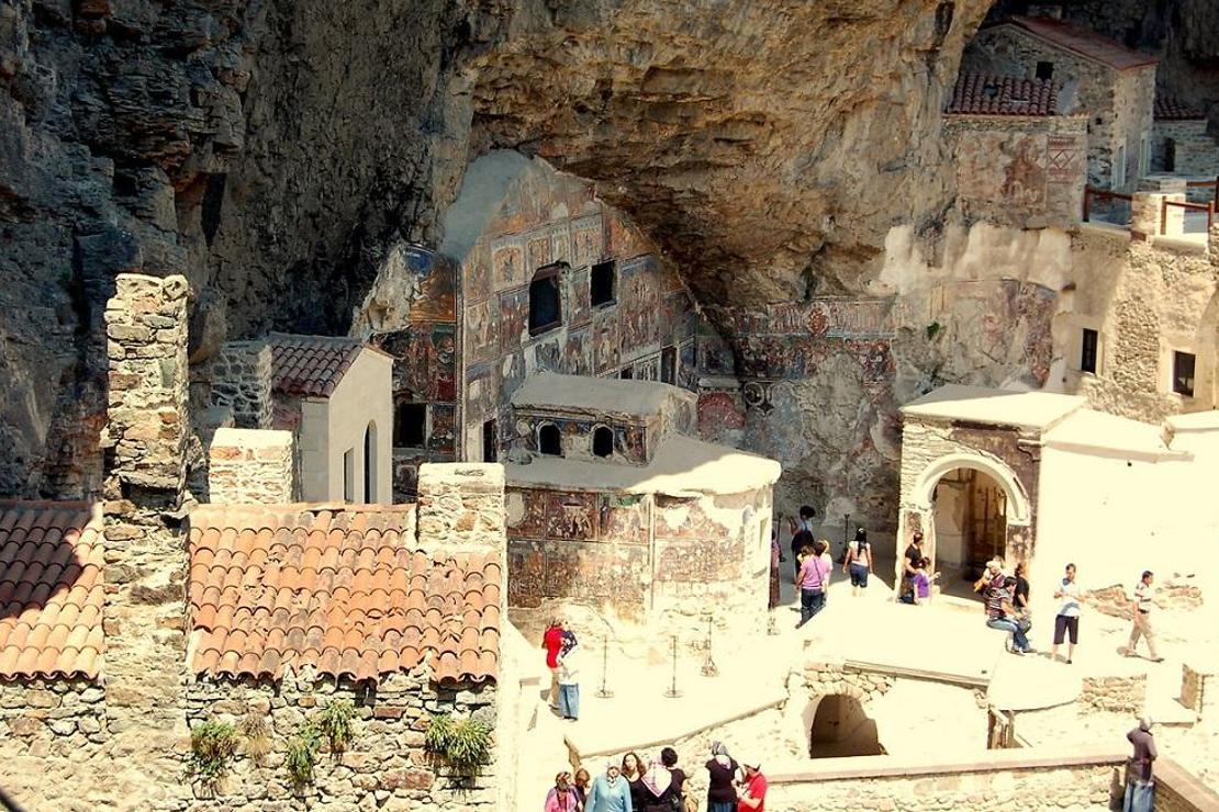 Türkiye'nin inanç turizmi merkezlerinden Sümela Manastırı