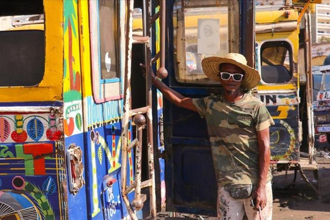 Dakar'da 'tekerlekli' sokak sanatı: 'Car rapide' dolmuşları