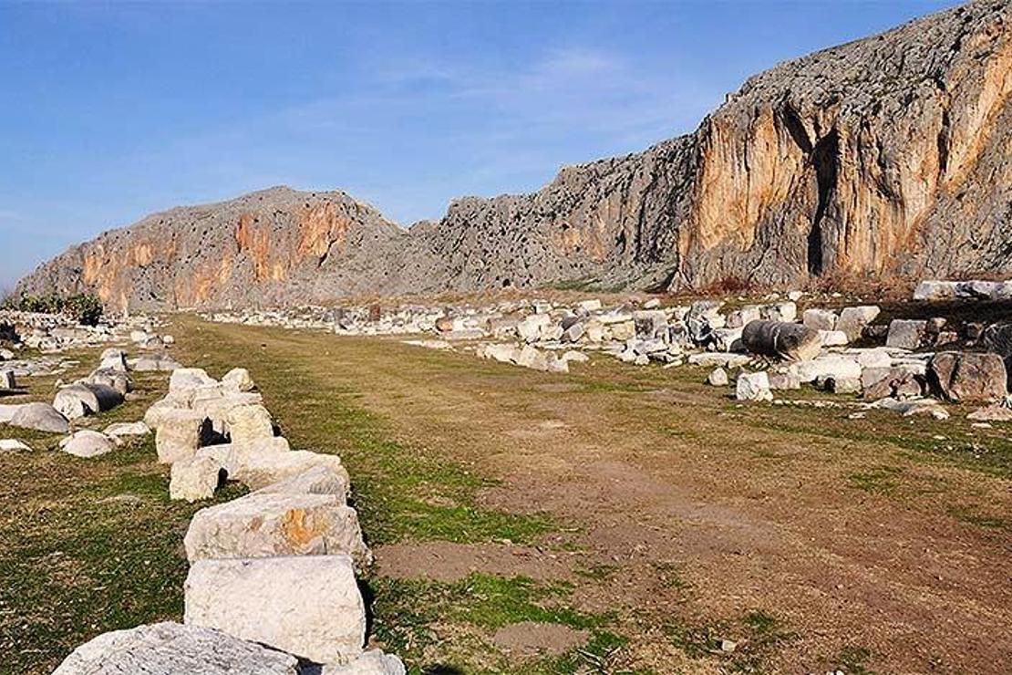 Anavarza Antik Kenti'nde arkeologları heyecanlandıran izler bulundu