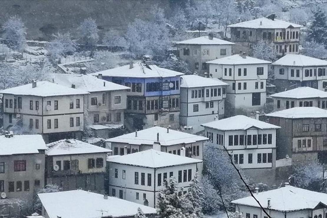 Safranbolu'da 'kar' güzelliği... Harika görüntüler ortaya çıktı