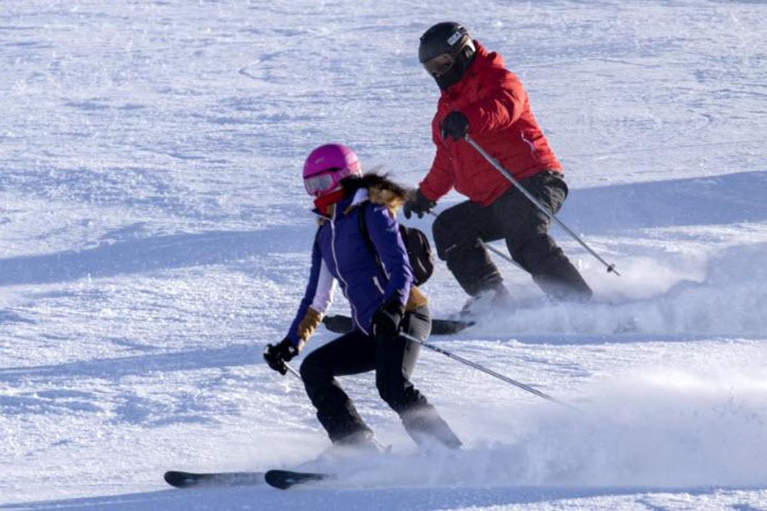 Turistlerin Palandöken'in dik ve uzun pistlerindeki kayak keyfi nefes kesiyor