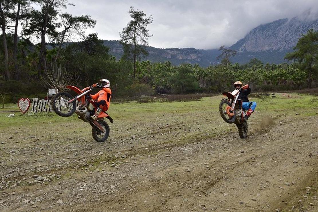 Kemer'de yeni turizm trendi; enduro motosiklet eğitimi