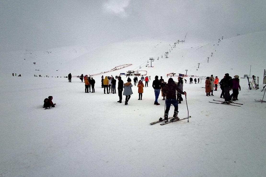 Bingöl'de karla kaplı Hesarek Kayak Merkezi'ne yoğun ilgi