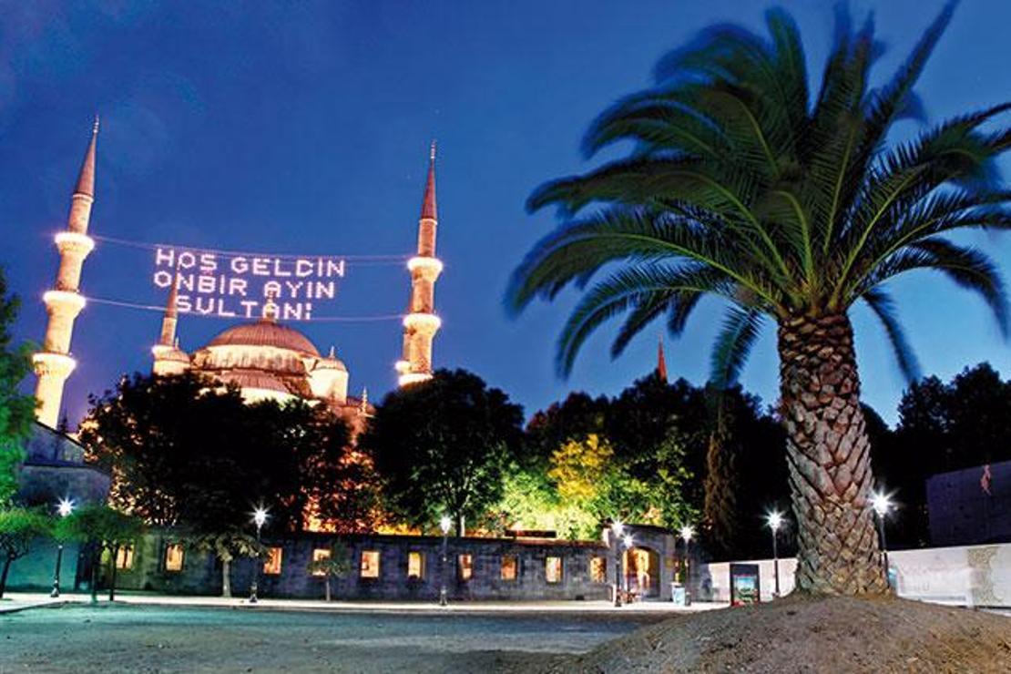 Göz kamaştıran şehir ışıklarıyla ramazanda İstanbul