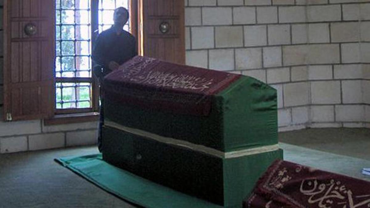 Похороны султанат нукеновой фото. Хайме Хатун могила. Гробница Сулеймана шаха.