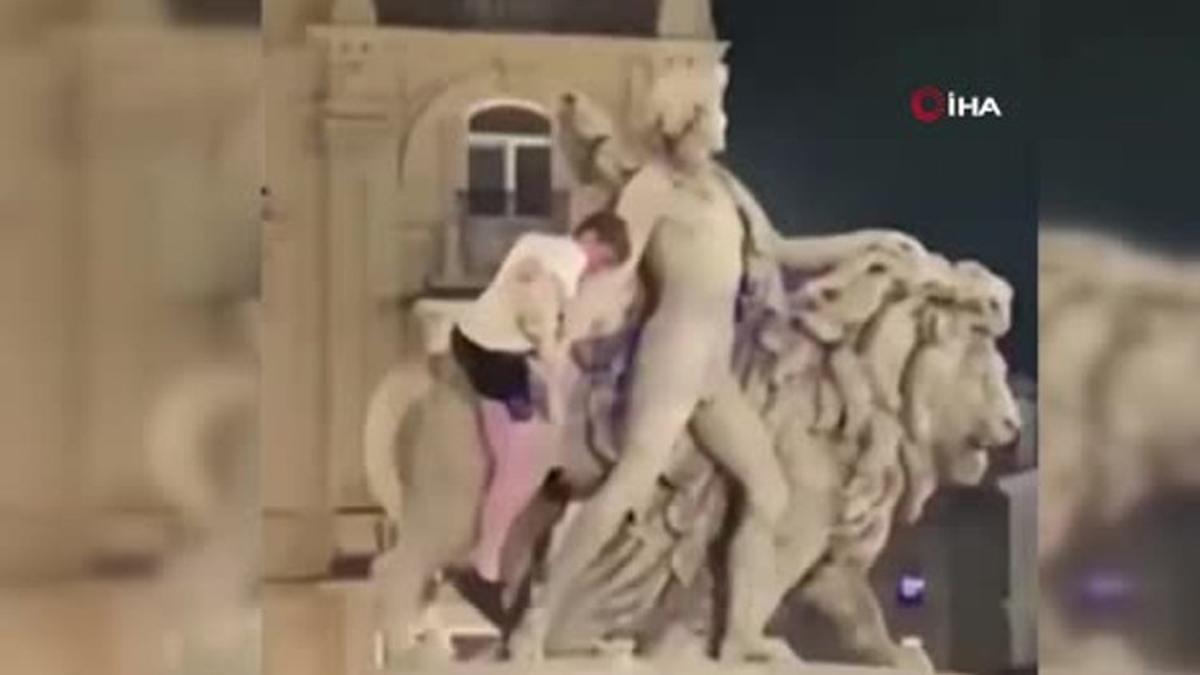 Alkollü turist heykele tırmandı, 19 bin dolar hasara neden oldu
