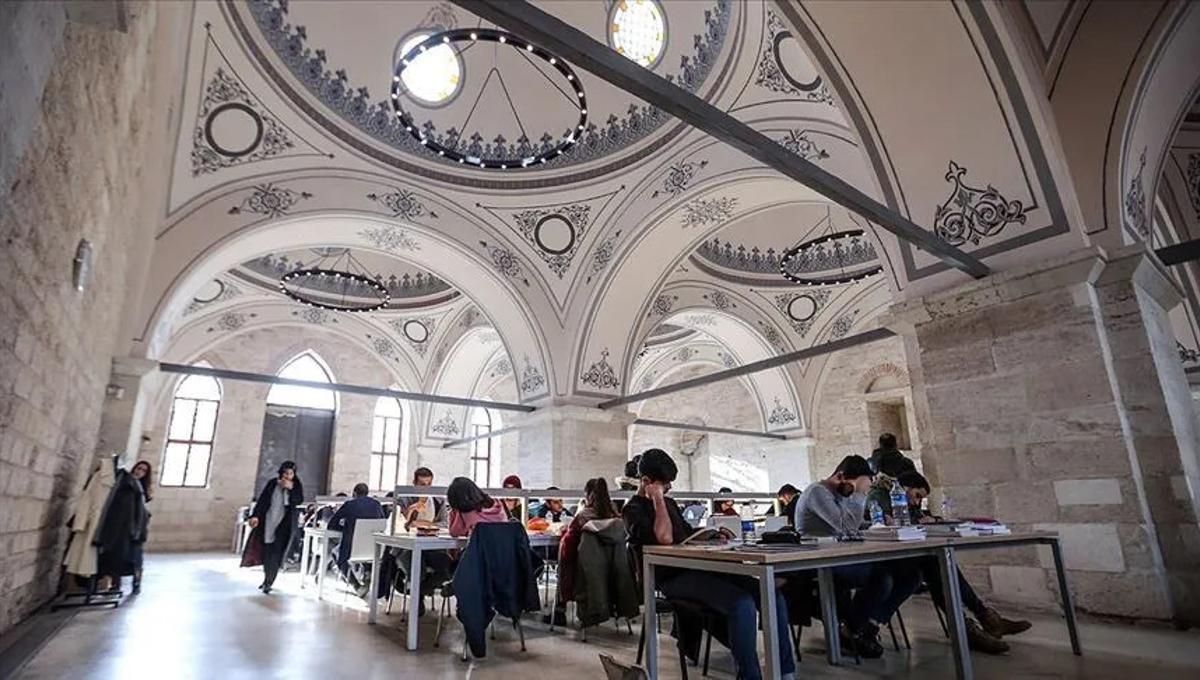 Beyazıt State Library to undergo restoration, collection temporarily moved