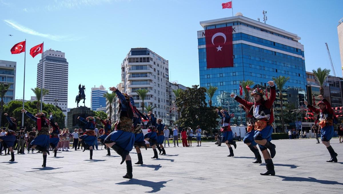 İzmir celebrates 104 years since liberation