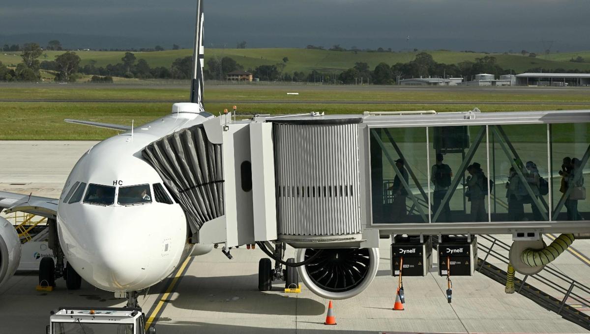 First international flight takes off from new Sydney airport