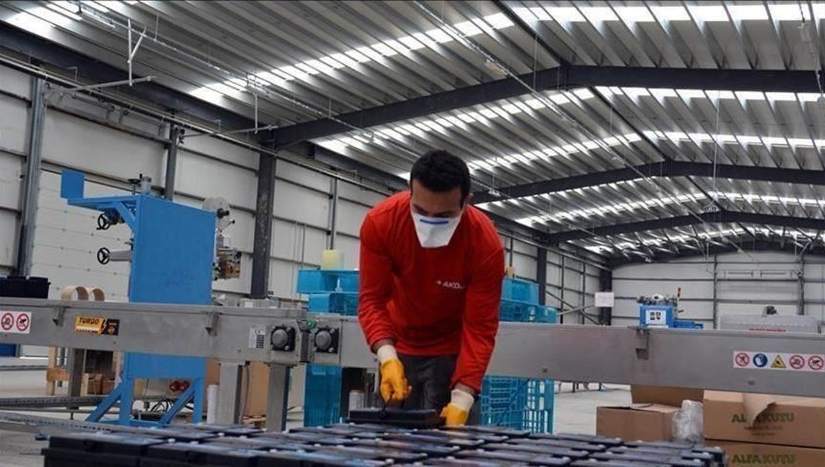Türkiye services confidence falls in October, retail and construction sentiment improve