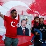 Erdoğan supporters flock to streets to celebrate election victory