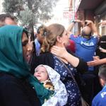 Hundreds of Syrians stampede to get refugee IDs in western Turkey